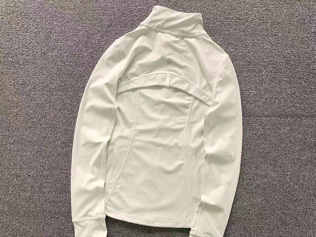 On Running 228 LULULEMON LONG SLEEVED FEMAIE - Image 6