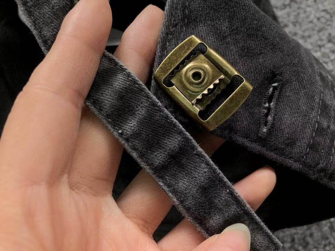 Comme des Garcons 75 C⭐⭐OME HE⭐⭐TS - Image 12