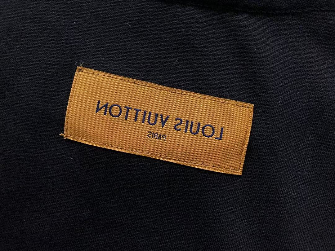 Louis Vuitton 148 L⭐ T-SHIRT 22051216001 (Im 170Cm 60Kg I Wear Size S In The Phot) - Image 15