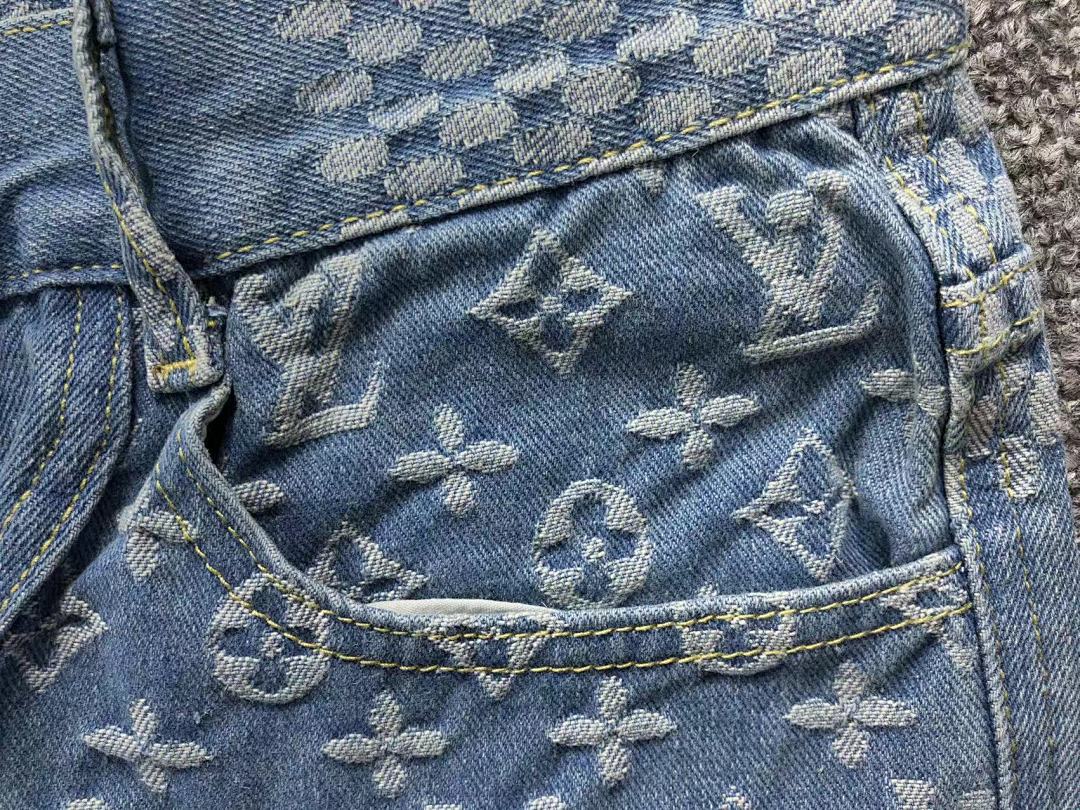 Louis Vuitton 208 L⭐ - Image 9