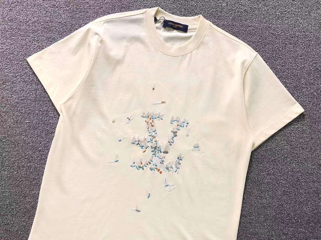Louis Vuitton SHORTS 158 L⭐ T-SHIRT 2208020215 (Im 170Cm 60Kg I Wear Size S In The Phot) - Image 12