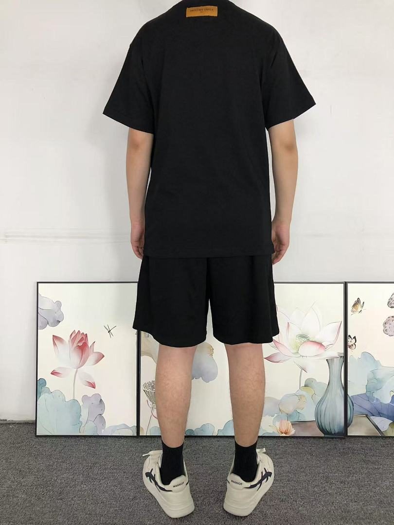 Louis Vuitton 108 L⭐ T-SHIRT 41061306126 (Im 170Cm 60Kg I Wear Size XS In The Phot) - Image 4