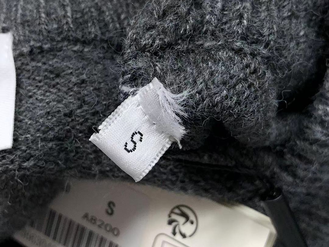 AMI 138 AMI SWEATER 3110070917 (Im 170Cm 60Kg I Wear Size S In The Phot) - Image 27