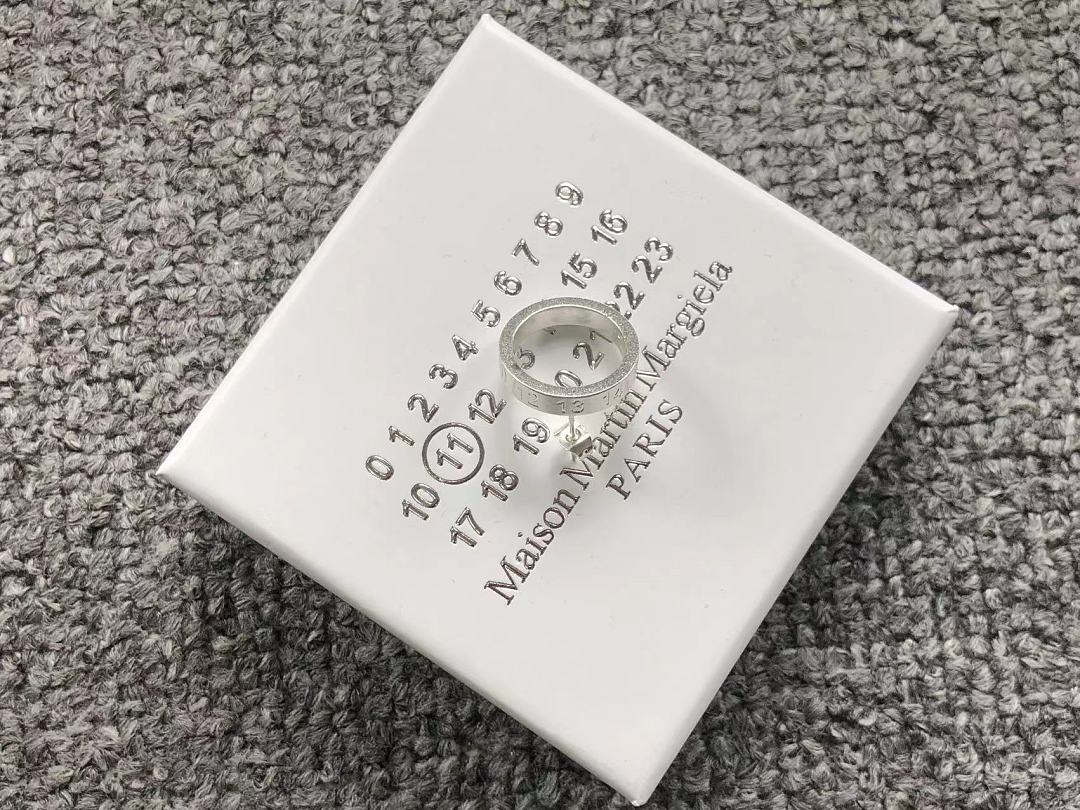 On Running 113 MAISON MARGIELA - Image 4