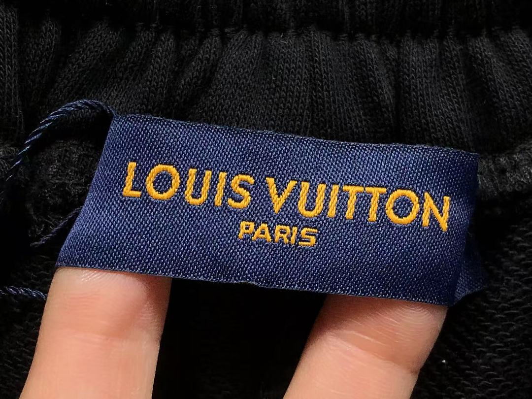 Louis Vuitton SHORTS 158 L⭐ T-SHIRT 2208020615 (Im 170Cm 60Kg I Wear Size S In The Phot) - Image 35