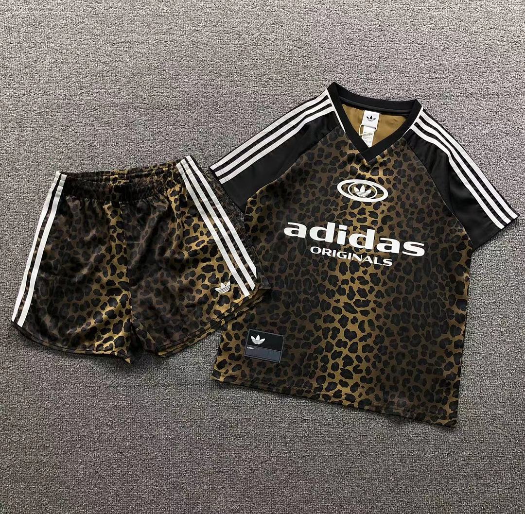 Adidas SHORTS A⭐I⭐AS T-SHIRT FEMAIE