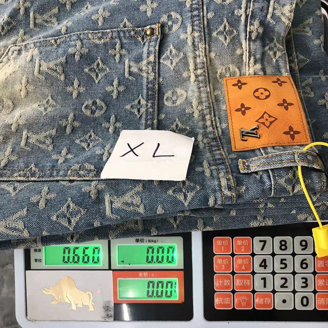 Louis Vuitton 208 L⭐ - Image 30