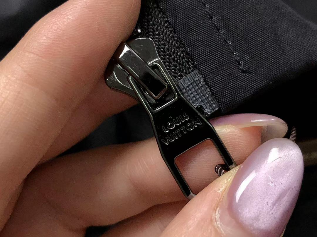 Louis Vuitton 138 L⭐ - Image 22