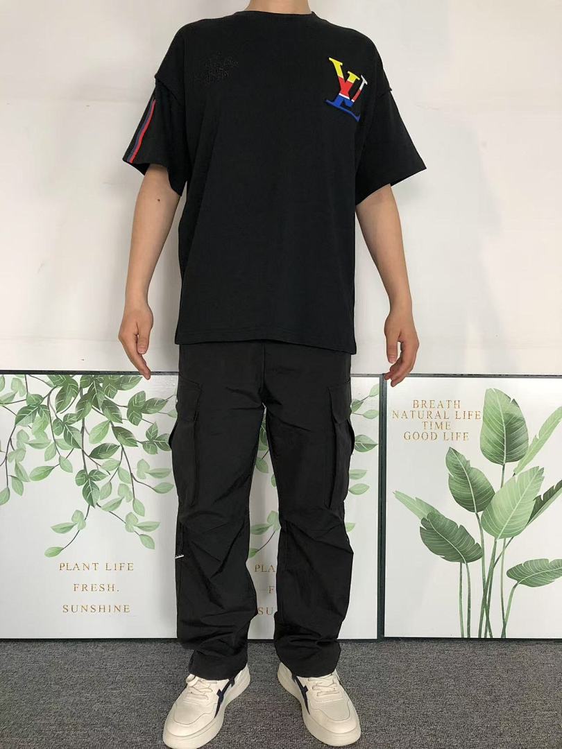 Louis Vuitton 118 L⭐ T-SHIRT 1102190252 (Im 170Cm 55Kg I Wear Size XS In The Phot) - Image 3
