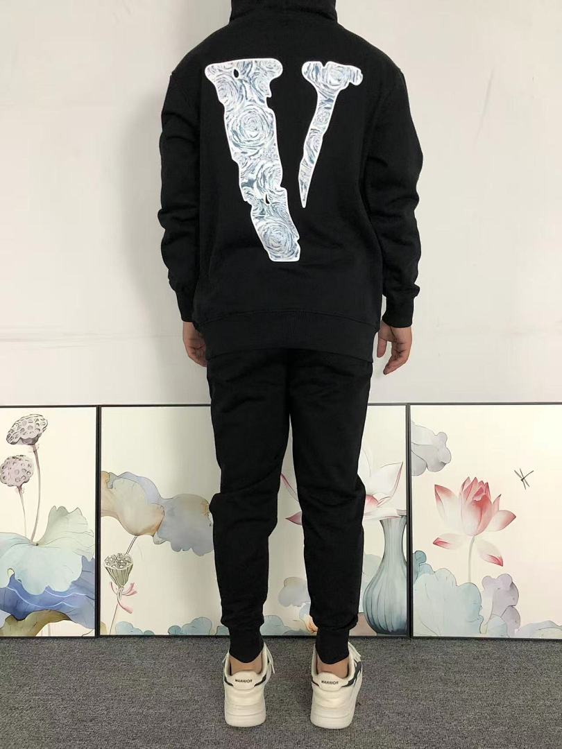 On Running 118 VLONE HOODIE 510112191 (Im 170Cm 60Kg I Wear Size S In The Phot) - Image 4