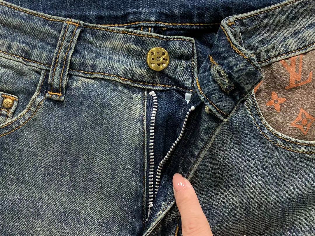 Louis Vuitton 208 L⭐ - Image 15