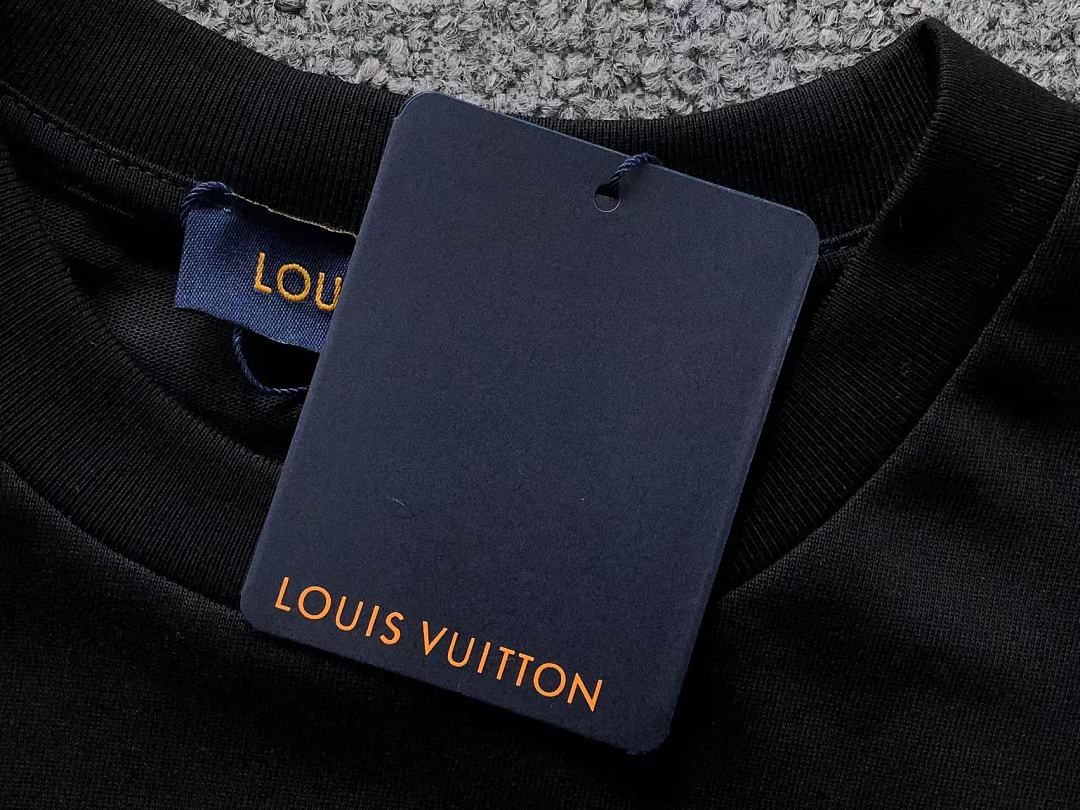 Louis Vuitton 135 L⭐ T-SHIRT 22051505125 (Im 170Cm 60Kg I Wear Size S In The Phot) - Image 16