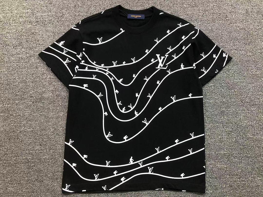 Louis Vuitton SHORTS 158 L⭐ T-SHIRT 2208020615 (Im 170Cm 60Kg I Wear Size S In The Phot) - Image 8