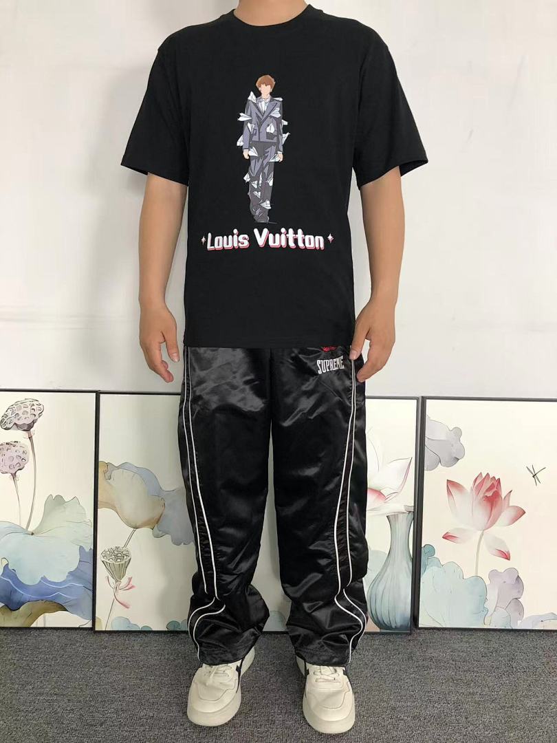 Louis Vuitton 158 L⭐ T-SHIRT 22040351001 (Im 170Cm 60Kg I Wear Size XS In The Phot) - Image 3