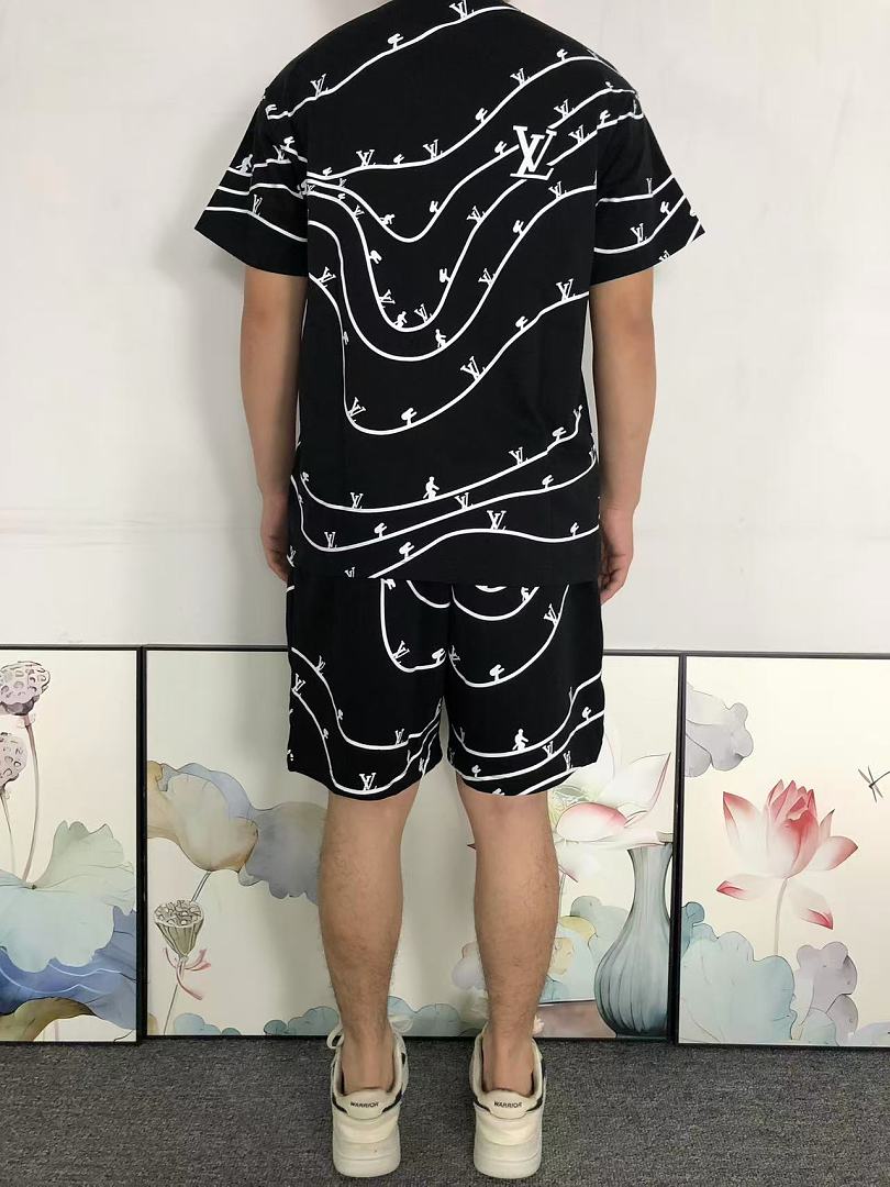 Louis Vuitton SHORTS 158 L⭐ T-SHIRT 2208020615 (Im 170Cm 60Kg I Wear Size S In The Phot) - Image 5