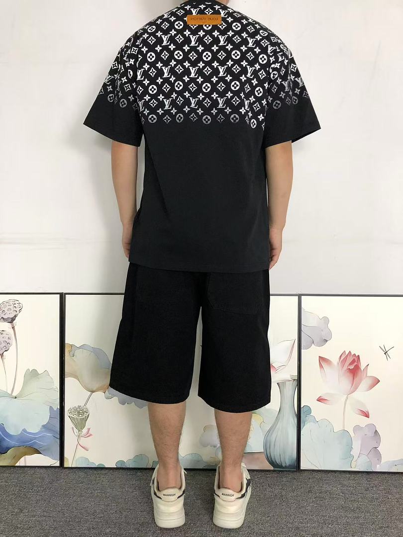 Louis Vuitton 115 L⭐ T-SHIRT 12650920 (Im 170Cm 60Kg I Wear Size M In The Phot) - Image 4