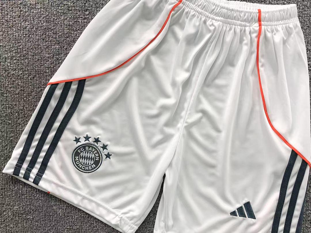 Chanel 75 FOOTBALL T-SHIRT SHORTS - Image 26