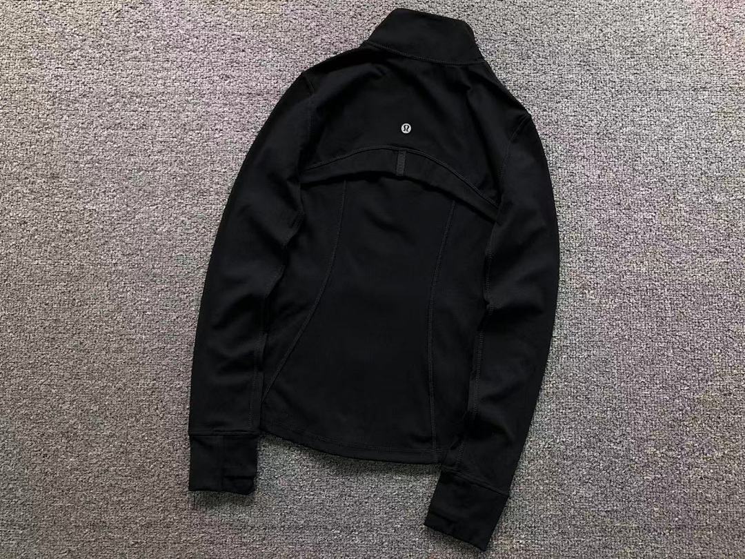 On Running 228 LULULEMON LONG SLEEVED FEMAIE - Image 8