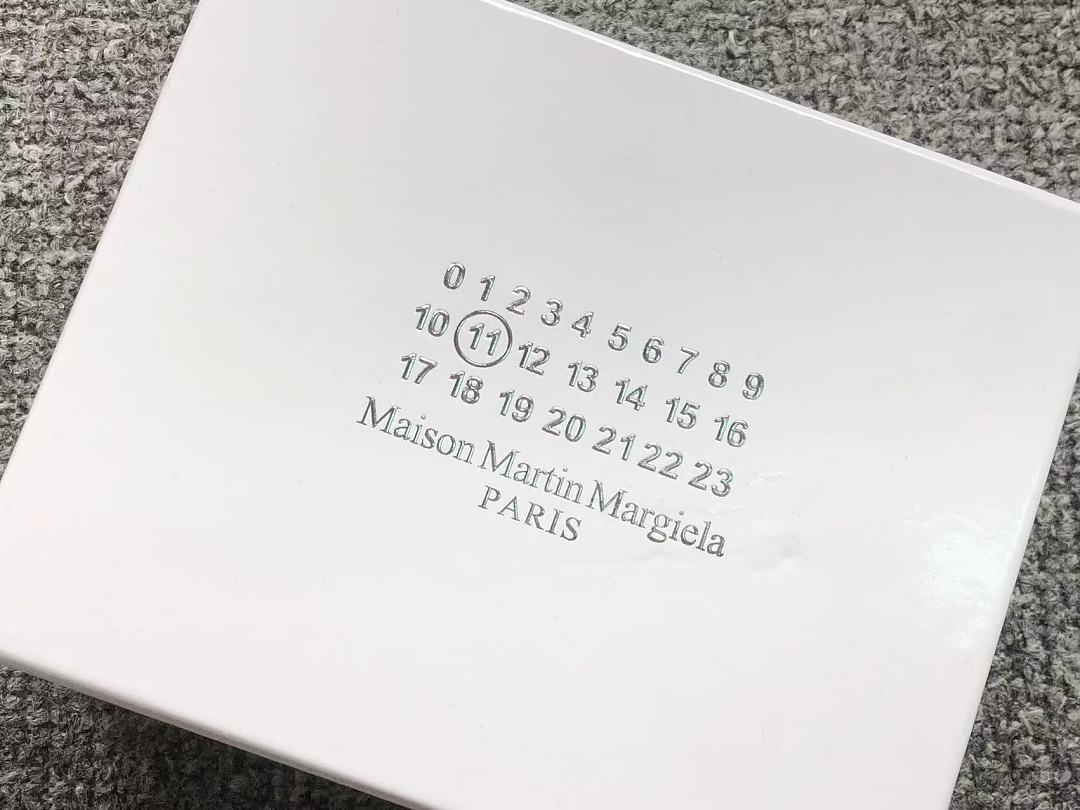 On Running 175 MAISON MARGIELA BAG 3206181821 (Long 11CM* Wide 3CM* High 8CM) - Image 16