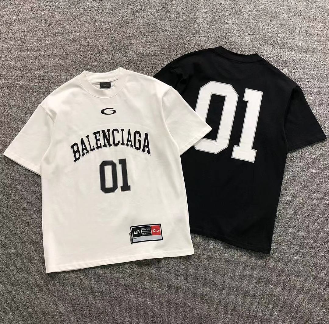 Balenciaga 158 B⭐L⭐⭐⭐IA⭐A T-SHIRT 22051218001 (Im 170Cm 60Kg I Wear Size S In The Phot)