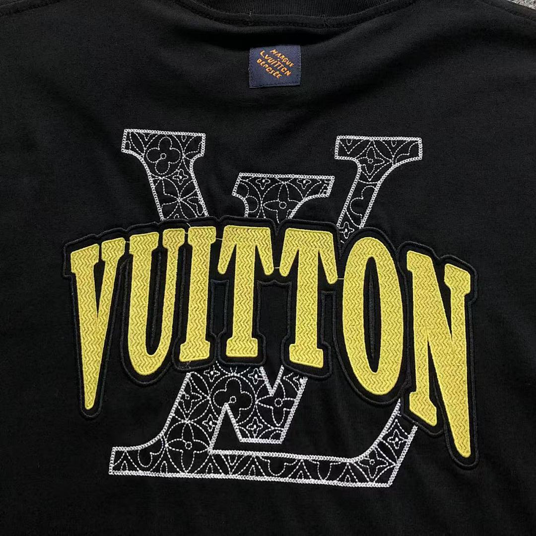 Louis Vuitton 118 L⭐ T-SHIRT 124706104 (Im 170Cm 60Kg I Wear Size S In The Phot) - Image 13