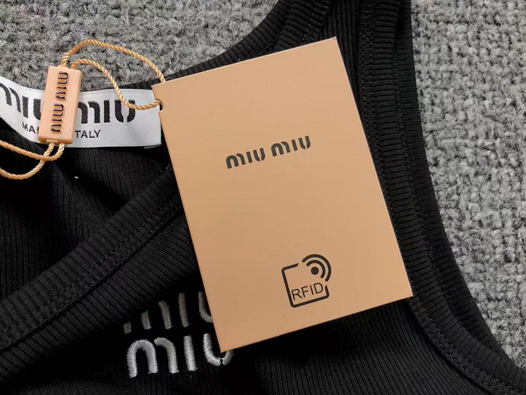 Miu Miu 128 M⭐U VEST FEMAIE - Image 24