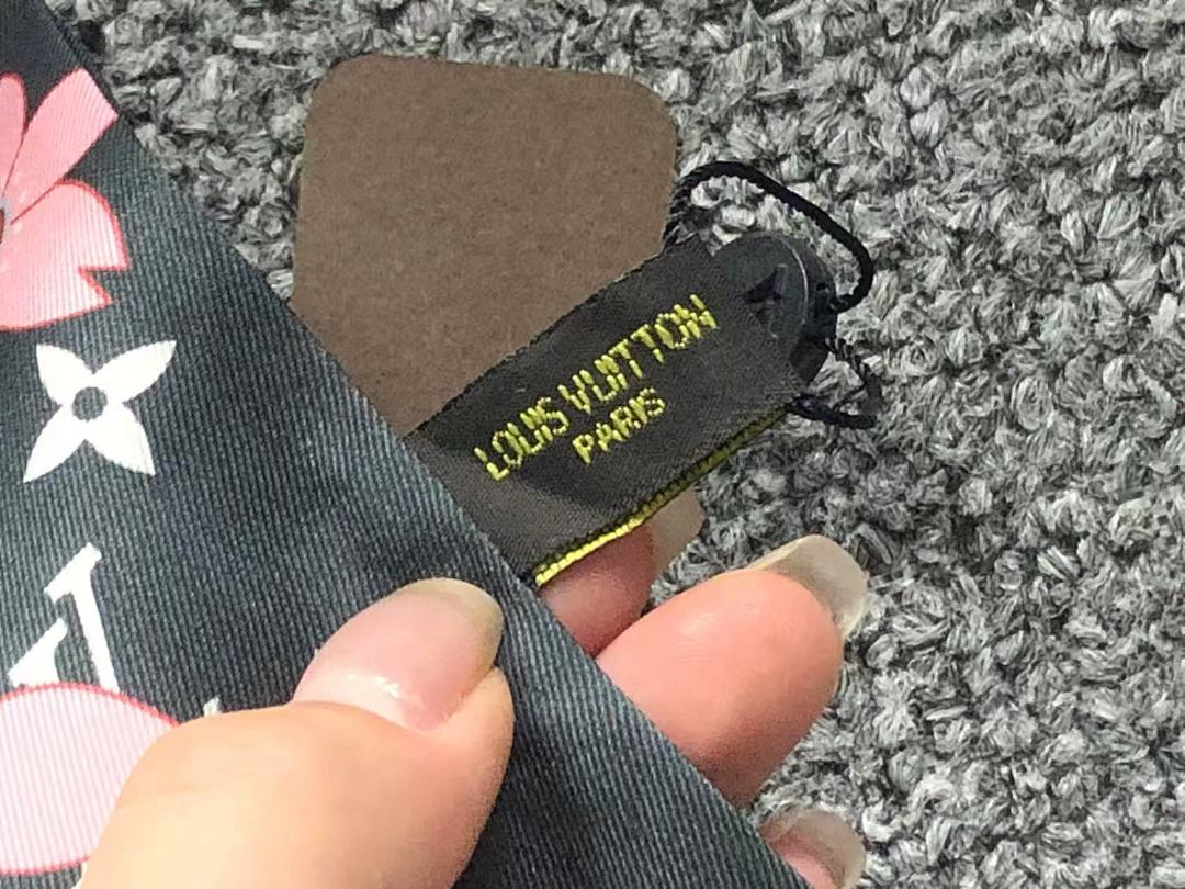 Louis Vuitton 68 L⭐ SCARF 5220713102 (Long 180CM* Wide 6CM*) - Image 10