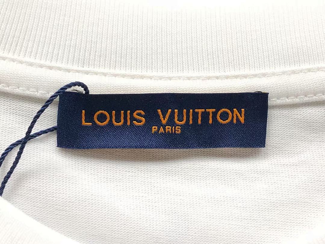 Louis Vuitton 108 L⭐ T-SHIRT 41062602126 (Im 170Cm 60Kg I Wear Size XS In The Phot) - Image 15