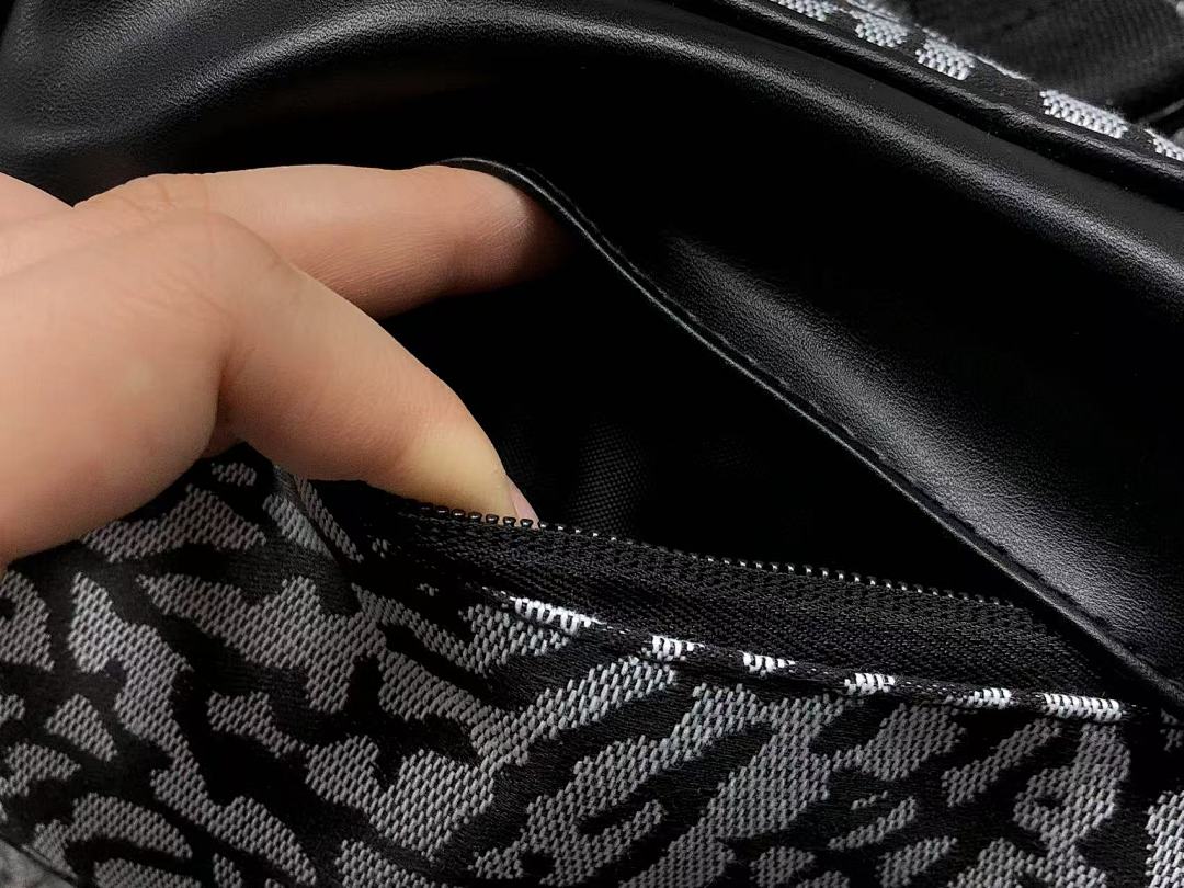 Air Jordan 95 A⭐R J⭐R⭐AN BAG 4109110113 (Long 20CM* Wide 6CM* High 13CM) - Image 9