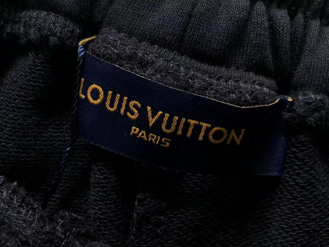 Louis Vuitton SHORTS 158 L⭐ T-SHIRT 2208020715 (Im 170Cm 60Kg I Wear Size S In The Phot) - Image 44
