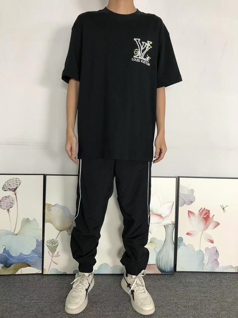 Louis Vuitton 118 L⭐ T-SHIRT 3206130521 (Im 170Cm 60Kg I Wear Size L In The Phot) - Image 3