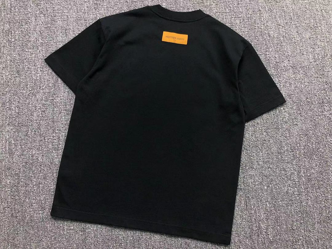 Louis Vuitton 108 L⭐ T-SHIRT 411131721 (Im 170Cm 55Kg I Wear Size M In The Phot) - Image 19