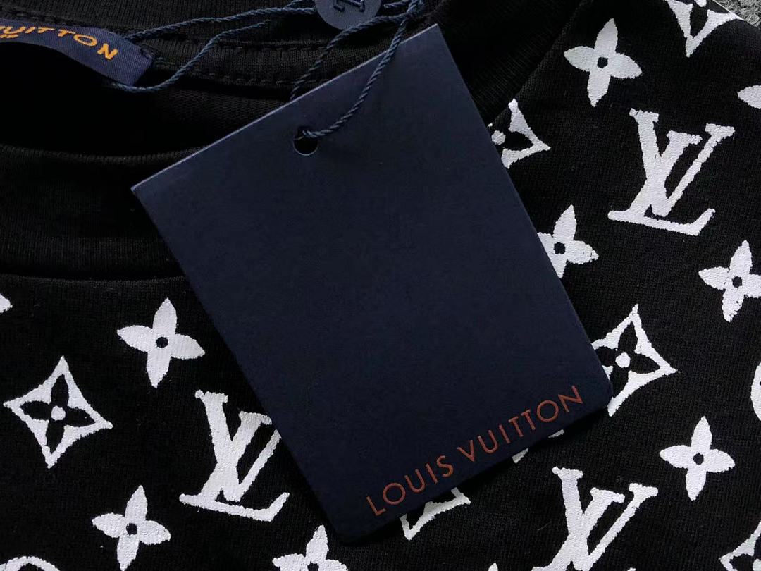 Louis Vuitton 126 L⭐ T-SHIRT 214010136 (Im 170Cm 60Kg I Wear Size S In The Phot) - Image 13