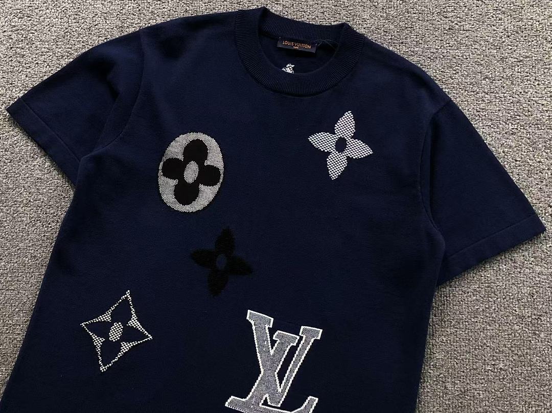 Louis Vuitton 195 L⭐ T-SHIRT 22060111125 (Im 170Cm 60Kg I Wear Size M In The Phot) - Image 7