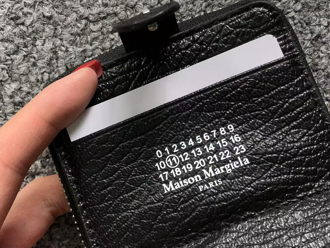 On Running 175 MAISON MARGIELA BAG 3206182321 (Long 10CM* Wide 3CM* High 8CM) - Image 9