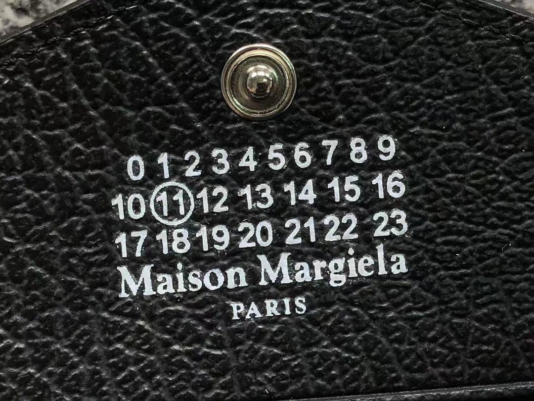 On Running 175 MAISON MARGIELA BAG 3206182021 (Long 10CM* Wide 3CM* High 8CM) - Image 9