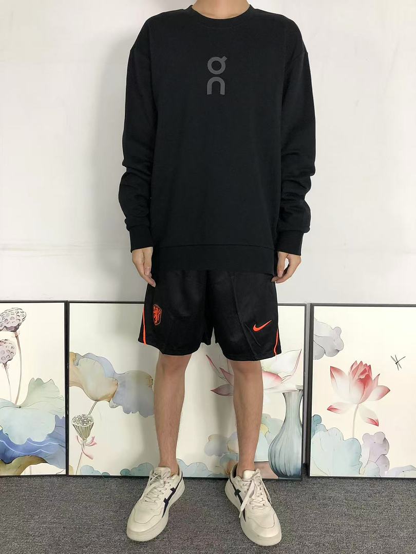 On Running 158 ON HOODIE 2206210504 (Im 170Cm 60Kg I Wear Size 2XL In The Phot) - Image 3