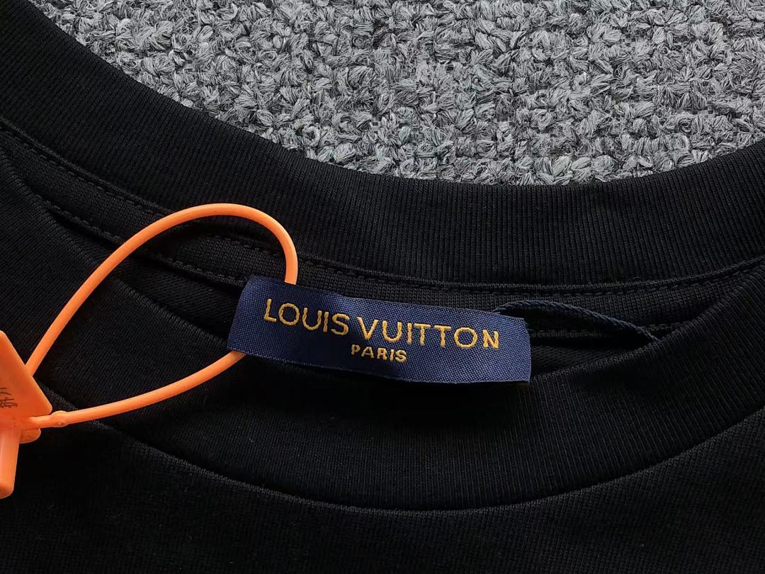 Louis Vuitton 115 L⭐ T-SHIRT 214011736 (Im 170Cm 55Kg I Wear Size S In The Phot) - Image 15