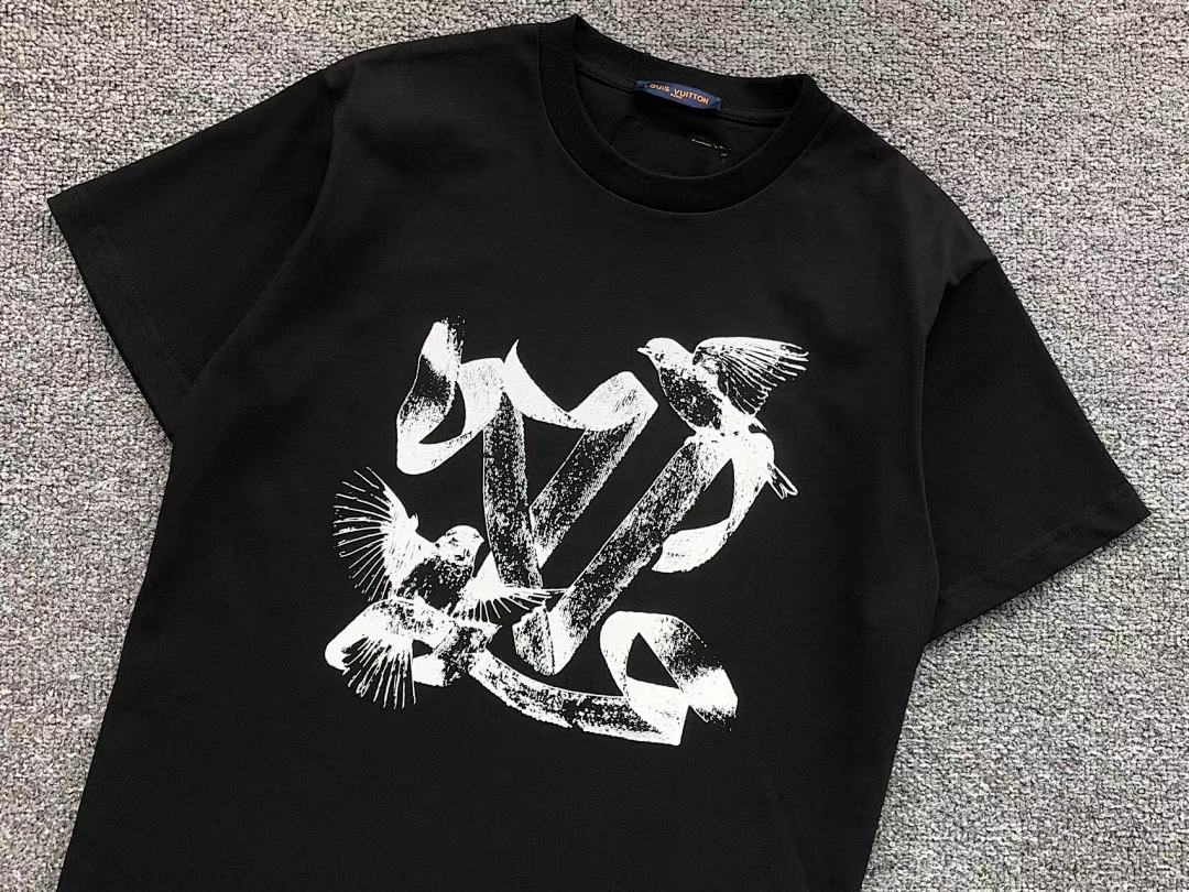 Louis Vuitton 108 L⭐ T-SHIRT 41061310126 (Im 170Cm 60Kg I Wear Size XS In The Phot) - Image 13