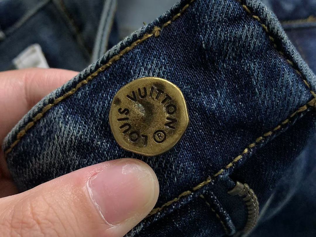 Louis Vuitton 235 L⭐ - Image 22