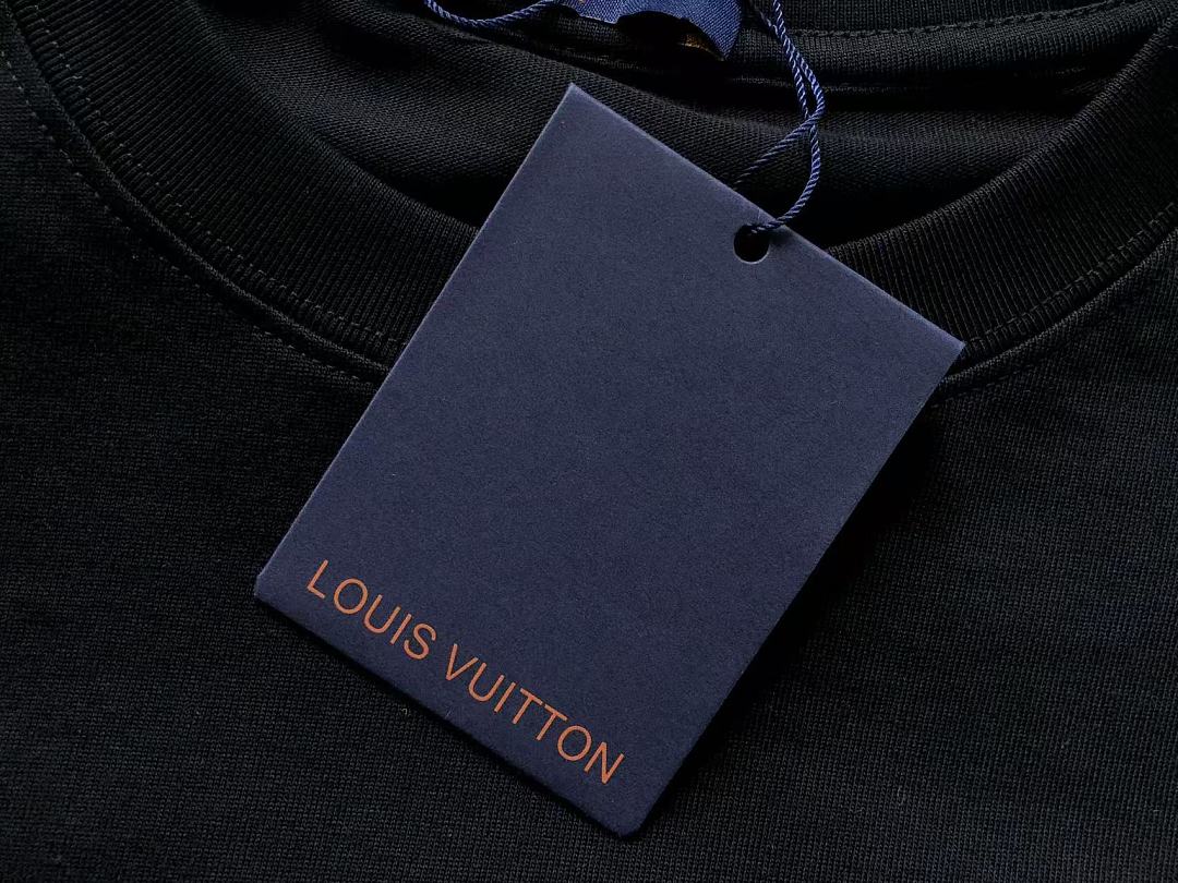 Louis Vuitton 139 L⭐ LONG SLEEVED 3207240821 (Im 170Cm 60Kg I Wear Size M In The Phot) - Image 18