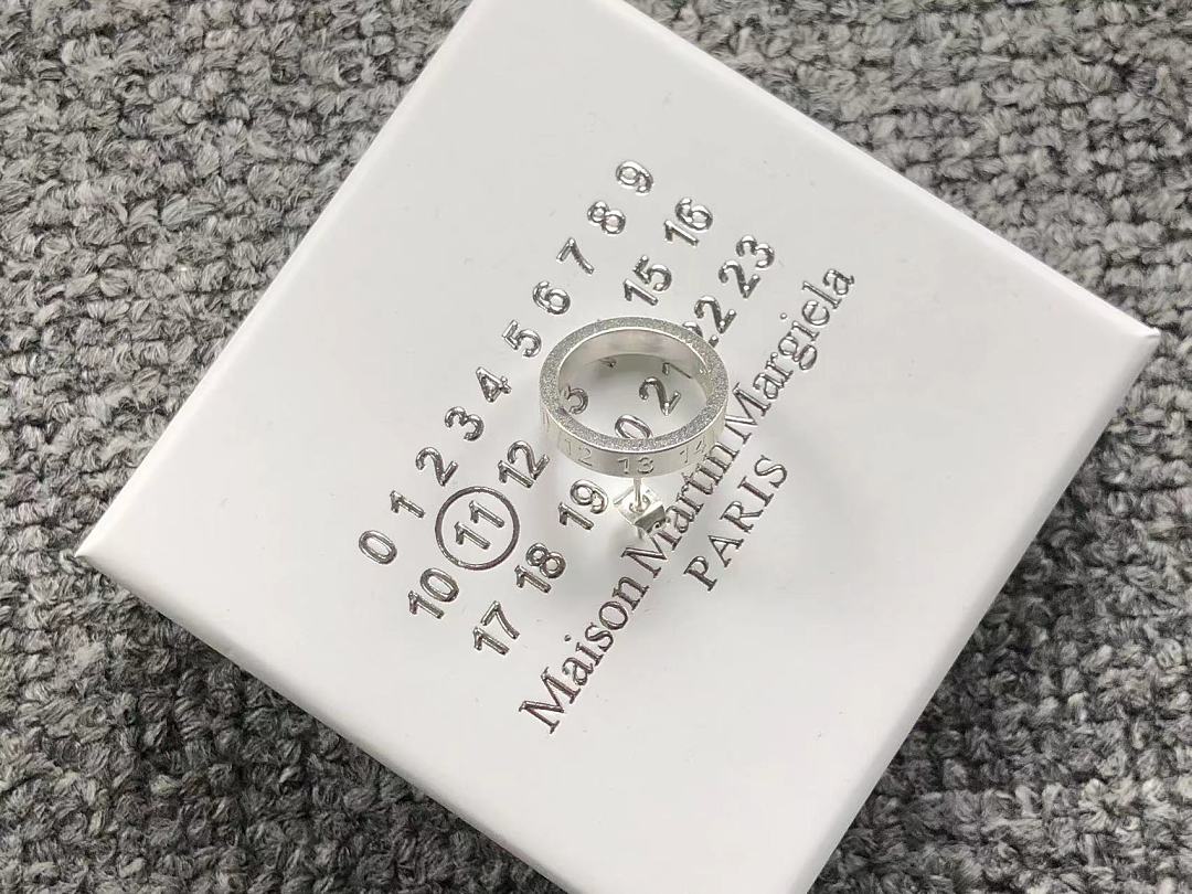 On Running 113 MAISON MARGIELA - Image 5