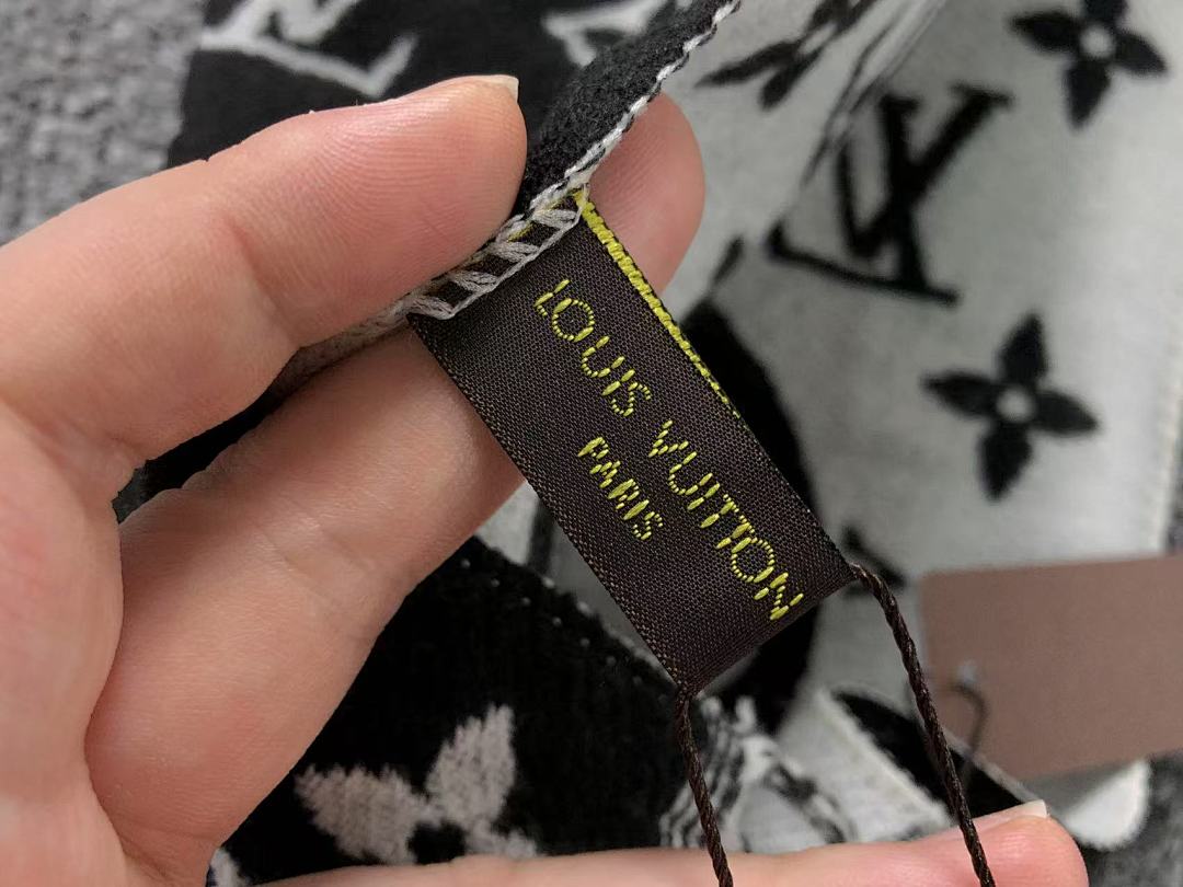 Louis Vuitton 98 L⭐ SCARF (Long 180CM* Wide 65CM*) - Image 21