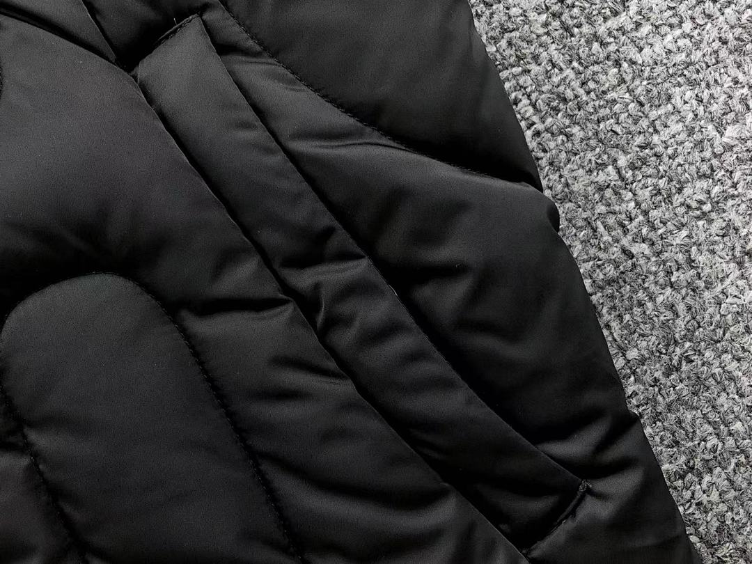 Christian Louboutin 358 THUG CLUB VEST DOWN - Image 13