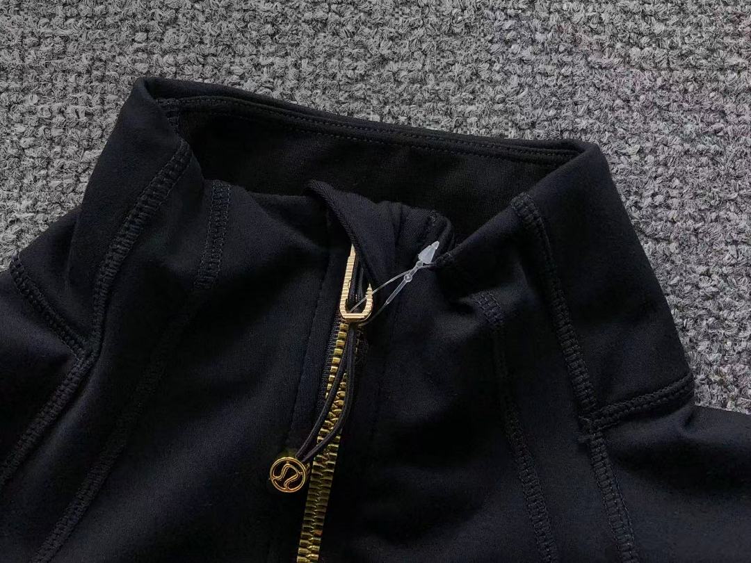 On Running 228 LULULEMON LONG SLEEVED FEMAIE - Image 21