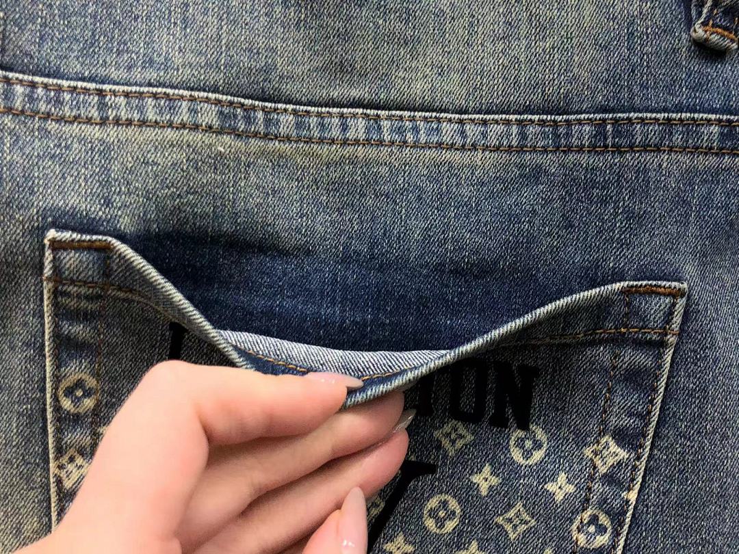 Louis Vuitton 218 L⭐ - Image 11