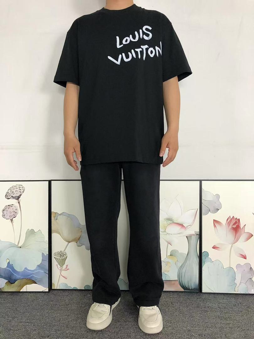 Louis Vuitton 115 L⭐ T-SHIRT 5240110147 (Im 170Cm 60Kg I Wear Size M In The Phot) - Image 3