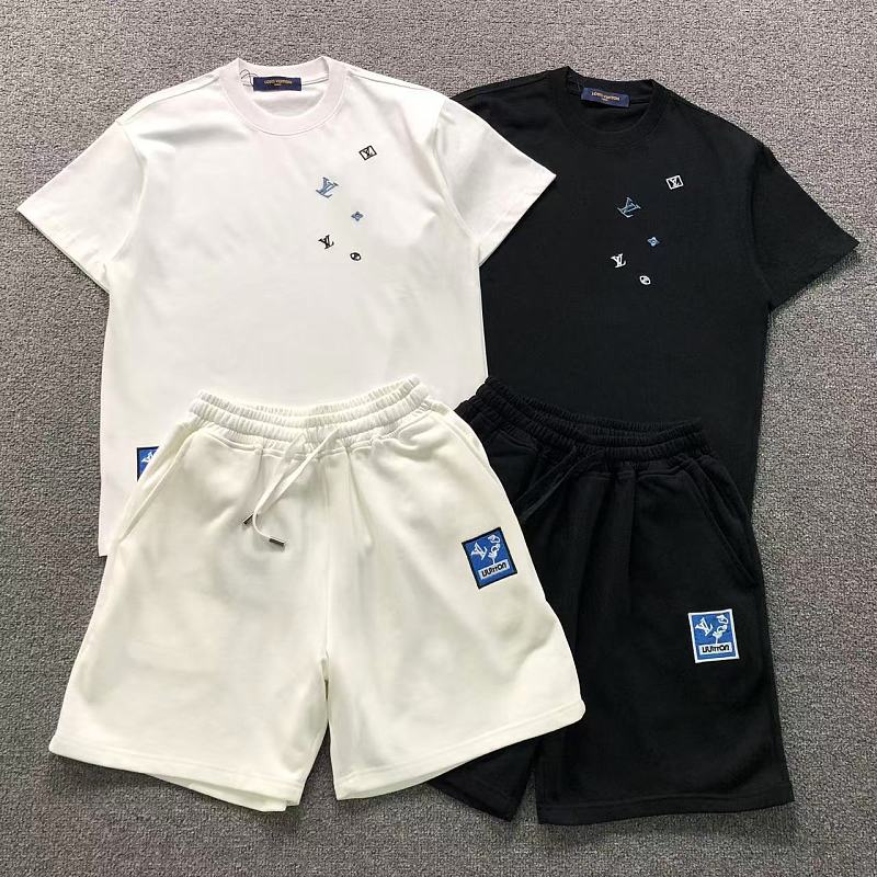 Louis Vuitton SHORTS 158 L⭐ T-SHIRT 2208020415 (Im 170Cm 60Kg I Wear Size S In The Phot)