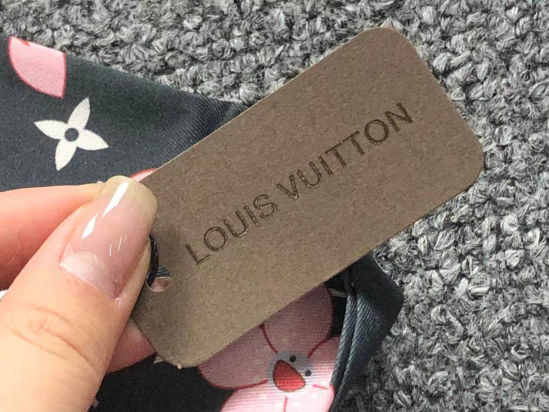 Louis Vuitton 68 L⭐ SCARF 5220713102 (Long 180CM* Wide 6CM*) - Image 12