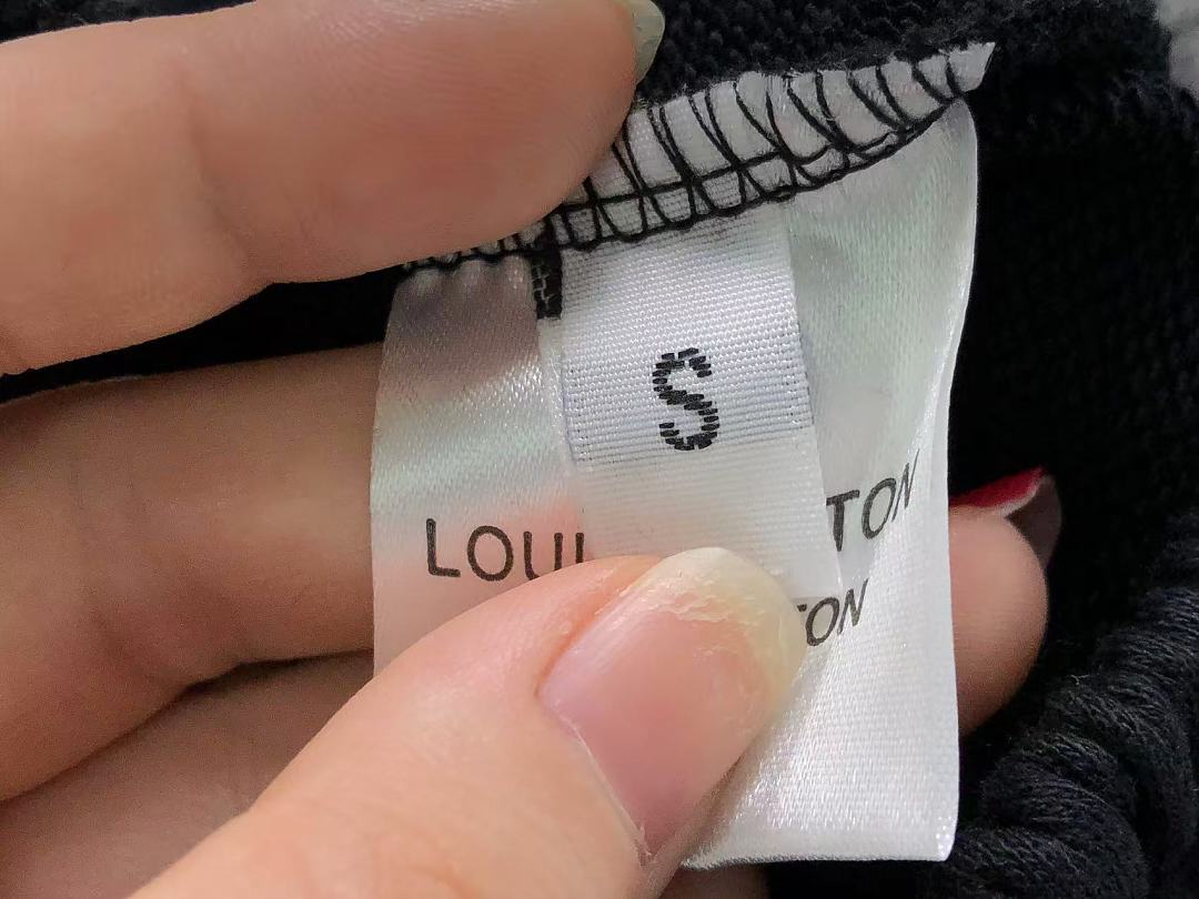 Louis Vuitton SHORTS 158 L⭐ T-SHIRT 2208020215 (Im 170Cm 60Kg I Wear Size S In The Phot) - Image 37